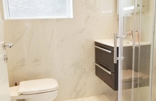 Hillingdon House | Green Garden in Northwood