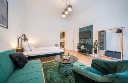 Krisztinavaros Apartment | Green Greguss Calm Chic w AC by M2 Metro