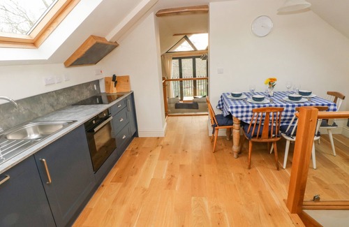 Carmarthen Cottage | GREEN GROVE BARN, pet friendly, with a garden in Carmarthen