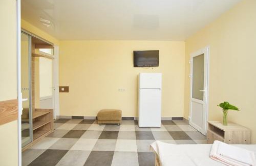 Molodizhne House | Green guest house