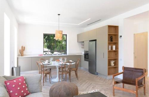 Neve Tzedek Apartment | Green Harmony by Five Stay
