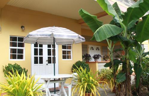 Les Coteaux Bed & Breakfast | Green Haven Cottage