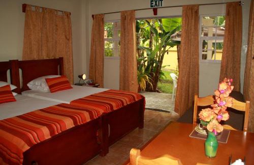 Les Coteaux Bed & Breakfast | Green Haven Cottage