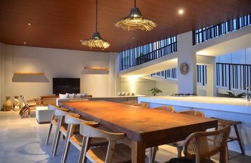 Bandung Villa | Green Hill Mountain City View Villa 8 bedrooms with a private heated swimming pool and a movie room