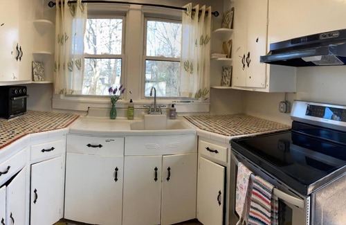 Lakewood Apartment | Green Home 25 min from downtown