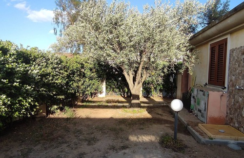 Maddalenedda Villa | Green House - relaxing cottage surrounded by greenery, near the sea and Cagliari