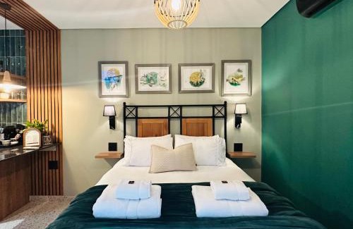 Potchefstroom House | Green Ivy Luxury Room with Private Garden