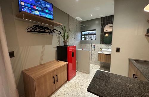 Potchefstroom House | Green Ivy Luxury Room with Private Garden
