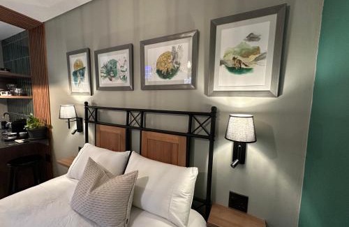 Potchefstroom House | Green Ivy Luxury Room with Private Garden