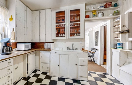 Ripon Hotel | Green Lake Getaway with Rust | private piers, grill, & patios