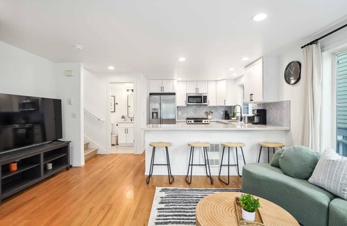 North College Park House | Green Lake Remodelled home with AC, garage, yard