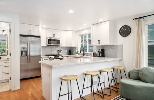 North College Park House | Green Lake Remodelled home with AC, garage, yard