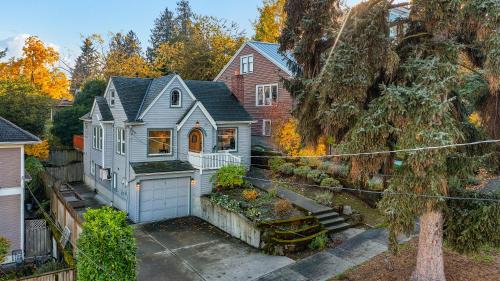Wallingford Apartment | Green Lake Zen Garden Basement