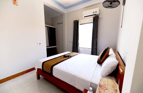 Phong Nha Bed & Breakfast | Green Land Backpackers Hostel- Triple Bed & Mountain View