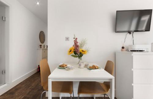 Harringay Apartment | Green Lanes Studios By Morethanstays