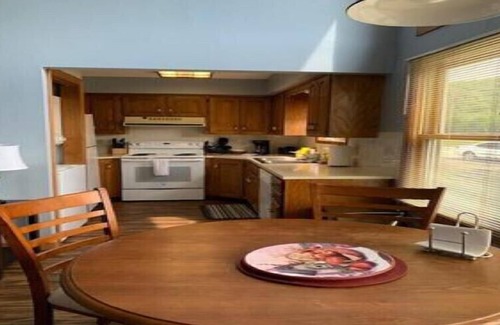 Holiday Island House | Green Meadow #1 Close to Lake Access, Marina, Golf