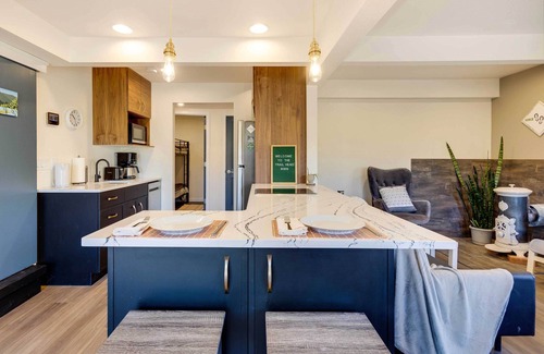 Green Mountain Falls Apartment | Green Mountain Falls Apt w/Mountain View, Hot Tub