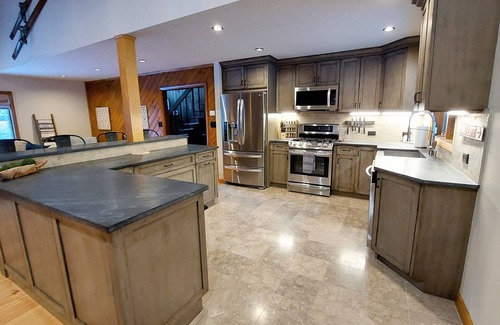 Stratton Ski Chalet | Green Mountain Chalet w/Hot Tub, Sauna, Treehouse on 4 acres