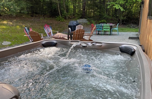 Stratton Ski Chalet | Green Mountain Chalet w/Hot Tub, Sauna, Treehouse on 4 acres
