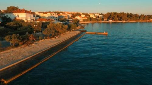Diklo Apartment | Green oasis for Two, 30 meters from sea