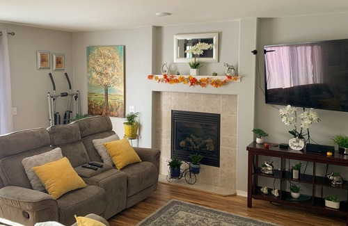 Abbott Loop House | Green Oasis Getaway in Lovely Quiet Neighborhood