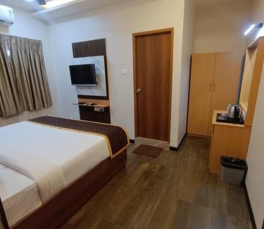 Parthasarathy Puram Hotel | Green Palace Inn, T Nagar