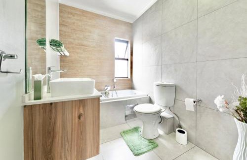 Greater Johannesburg Metropolitan Area Apartment | Green Paradise Luxury Apartment Modderfontein