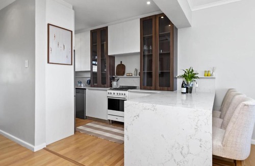 Green Point Apartment | Green Point 8th-Floor Stay with Stunning Views