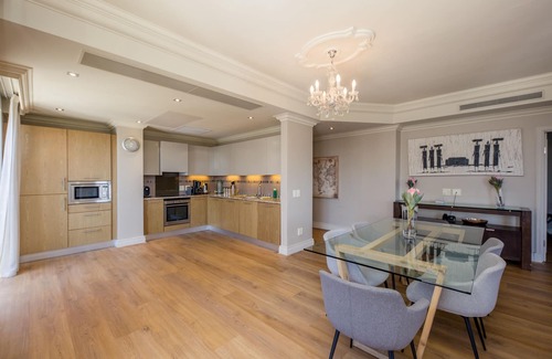 Green Point Apartment | Green Point Apartment walking Distance to Stadium (407 Royal)