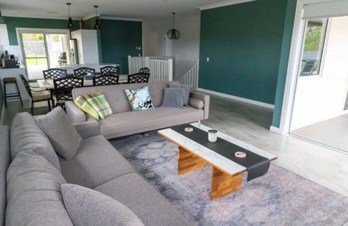 Green Point House | Green Point Tranquillity - Sea Views!