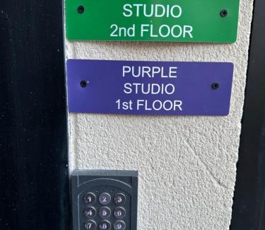 Bois-Colombes Apartment | GREEN&PURPLE STUDIO 24-24 Access