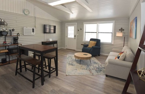 Utopia Cabin | Green River Cabin- Sleeps 2