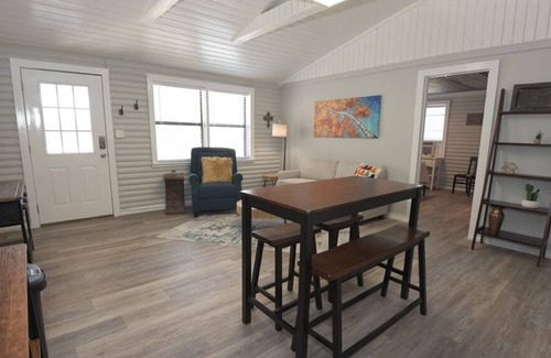 Utopia Cabin | Green River Cabin- Sleeps 2