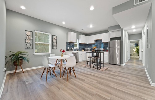Atlanta Apartment | Green Serene – Furnished 3BR Near Downtown ATL w/Games, Porch & Coffee Bar