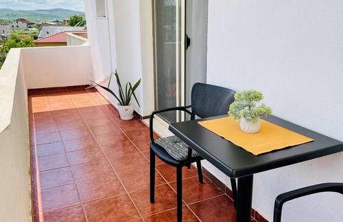 Divjake Apartment | Green Trails Apartment - Completely renovated - Mountain view - City Center