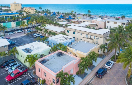 Hollywood House | Green Trance at Art Deco Beach Bungalows | Steps to Hollywood Beach Broadwalk