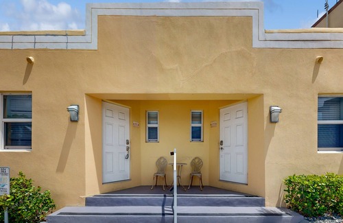 Hollywood House | Green Trance at Art Deco Beach Bungalows | Steps to Hollywood Beach Broadwalk