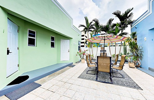 Hollywood House | Green Trance at Art Deco Beach Bungalows | Steps to Hollywood Beach Broadwalk