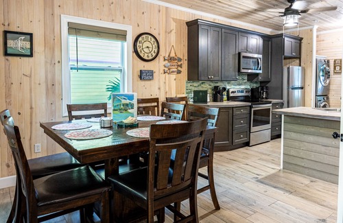 Spanish Wells House | Green Turtle/Free Golf Cart and Kayak/Sand Path to beach/Quiet dead end Street