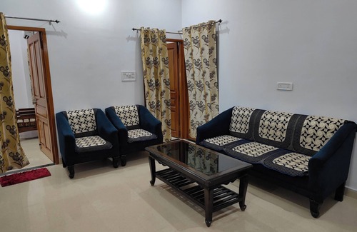Varanasi Apartment | Green View Apartment,Entire 2 bedroom apartment with private kitchen and parking