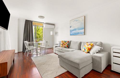 Woolloomooloo Apartment | Green Views & Great Location Inner-City 1-Bed