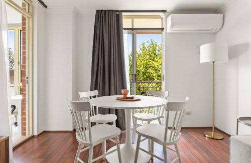 Woolloomooloo Apartment | Green Views & Great Location Inner-City 1-Bed