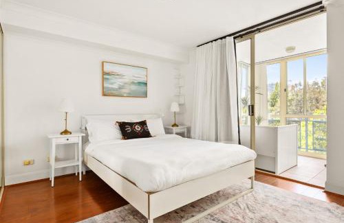 Woolloomooloo Apartment | Green Views & Great Location Inner-City 1-Bed