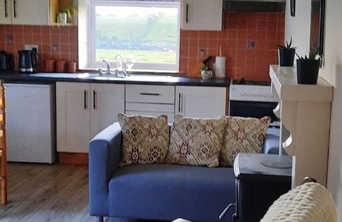 Inishmacatreer Cottage | Greenacres Mews A charming,quaint Cottage