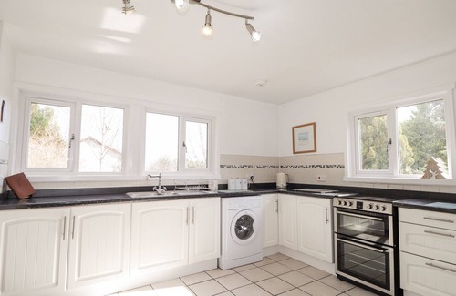 Dulnain Bridge Cottage | GREENAWAY, pet friendly, with open fire in Grantown-On-Spey