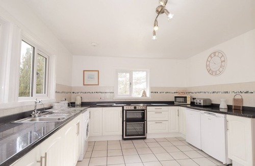 Dulnain Bridge Cottage | GREENAWAY, pet friendly, with open fire in Grantown-On-Spey