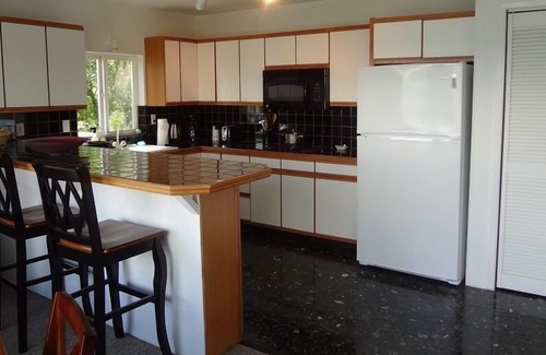 Greenbank House | Greenbank Getaway - Sunlit 2 Bedroom Retreat