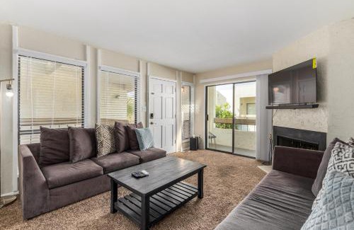 Marble Apartment | Greenbelt Condo-patiopooltennisold Town 5min