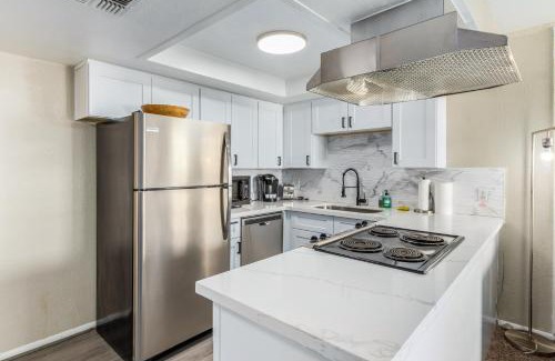Marble Apartment | Greenbelt Condo-patiopooltennisold Town 5min