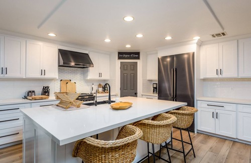 Greenfield Lakes House | Greenfield l Heated Pool l On Golf Course